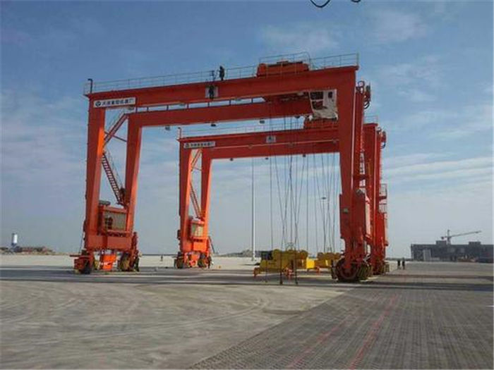 輪胎式集裝(zhuāng)箱起重機