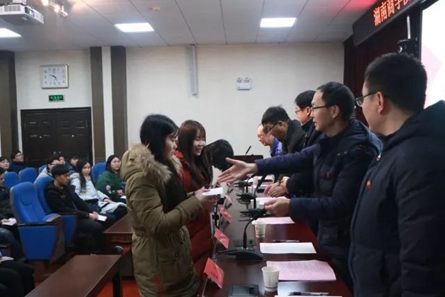 1515556782779045376.jpg 颁奖_副本.jpg